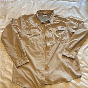 Tan Men’s Columbia Omni-Shade fishing shirt - size L